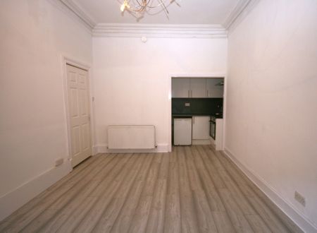 Aitken Street, 1 Bed Bright Unfurnished Apartment, Dennistoun – Available 10/01/2025 - Photo 3