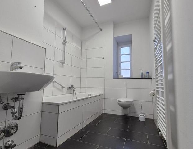 Bei VIVAWEST die Sonnenstrahlen auf dem eigenen Balkon genießen. - Foto 1