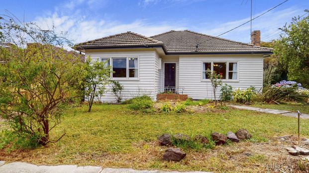 18 Brentwood Avenue, Pascoe Vale South - Photo 1