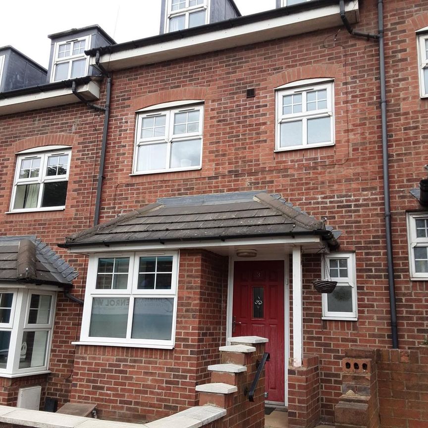 6 bedroom townhouse to rent - Photo 1