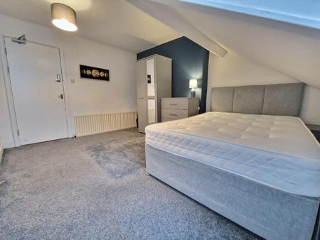 1 bedroom in a house share to rent - Photo 4