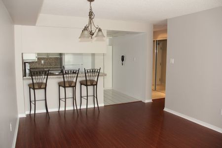 For Lease - 175 Cedar Avenue Unit# 214, Richmond Hill, Ontario - Photo 4