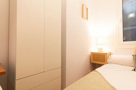 Carrer de Rocafort, Barcelona, Catalonia 08029 - Photo 2