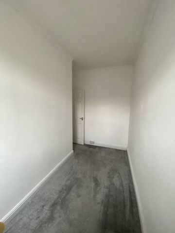 2 bed Terraced - To Let - Photo 3