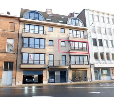 Lichtrijk appartement met 2 slaapkamers te huur in hartje Kortrijk - Photo 1