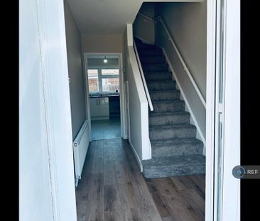4 bedroom terraced house to rent - Photo 1