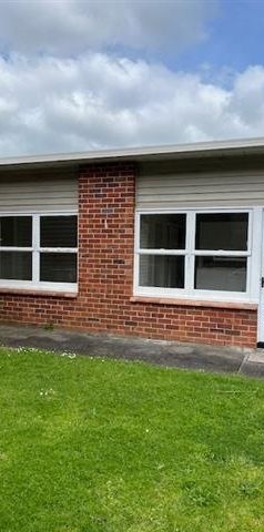 1 BEDROOM - L0NG DRIVE - REAR UNIT - Photo 2