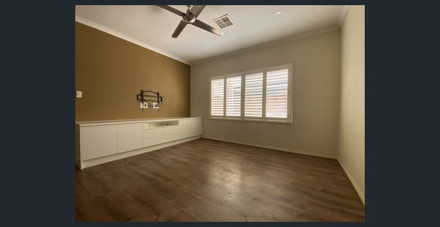 Executive Living in Orleana Waters Estate! - Photo 1