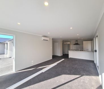 Roar Into Lion - Papamoa - Photo 1