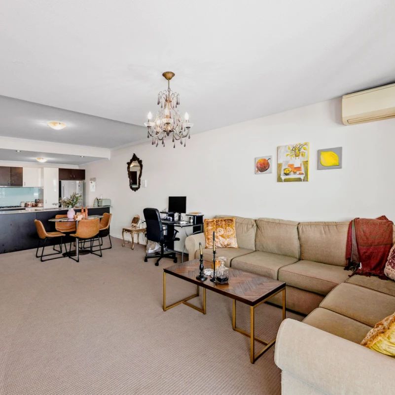 2Bedrooms, 2Bathrooms - Photo 1