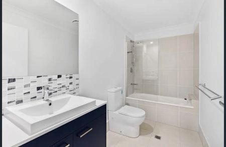 “Spacious Townhouse in Thriving Kallangur!” - Photo 2