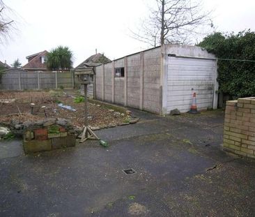 Bedroom Detached House In Ensbury, BH9 - Photo 4