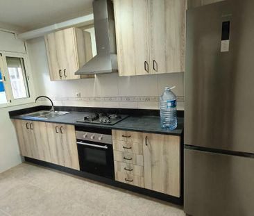 Piso de alquiler en Plaça Poligon 42, 1975, Nord - Photo 5