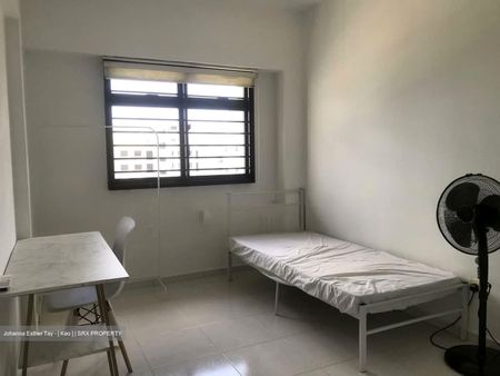 Blk 47 Pine Green (Geylang), HDB 4 Rooms - For Rent - Photo 2
