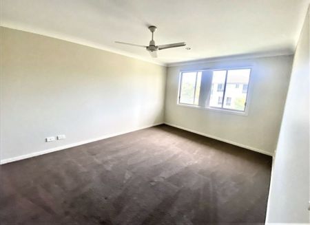 Modern 4-Bedroom Home in Prime Coomera Location - Photo 3