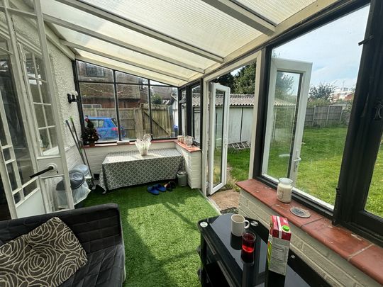 2 bedroom apartment to rent Downview Road, Worthing, BN11 - Photo 1