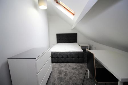 1 bedroom in a house share to rent - Photo 3