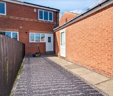 2 bedroom semi-detached house to rent - Photo 4