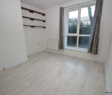 2 bedroom property to rent in Addlestone - Photo 2