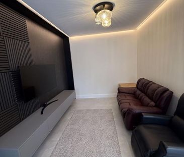 4 bedroom semi-detached house to rent - Photo 3