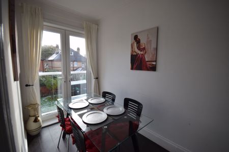 3 Bedroom Flat To Rent in Westbourne - £1,725 pcm Tenancy Info - Photo 2