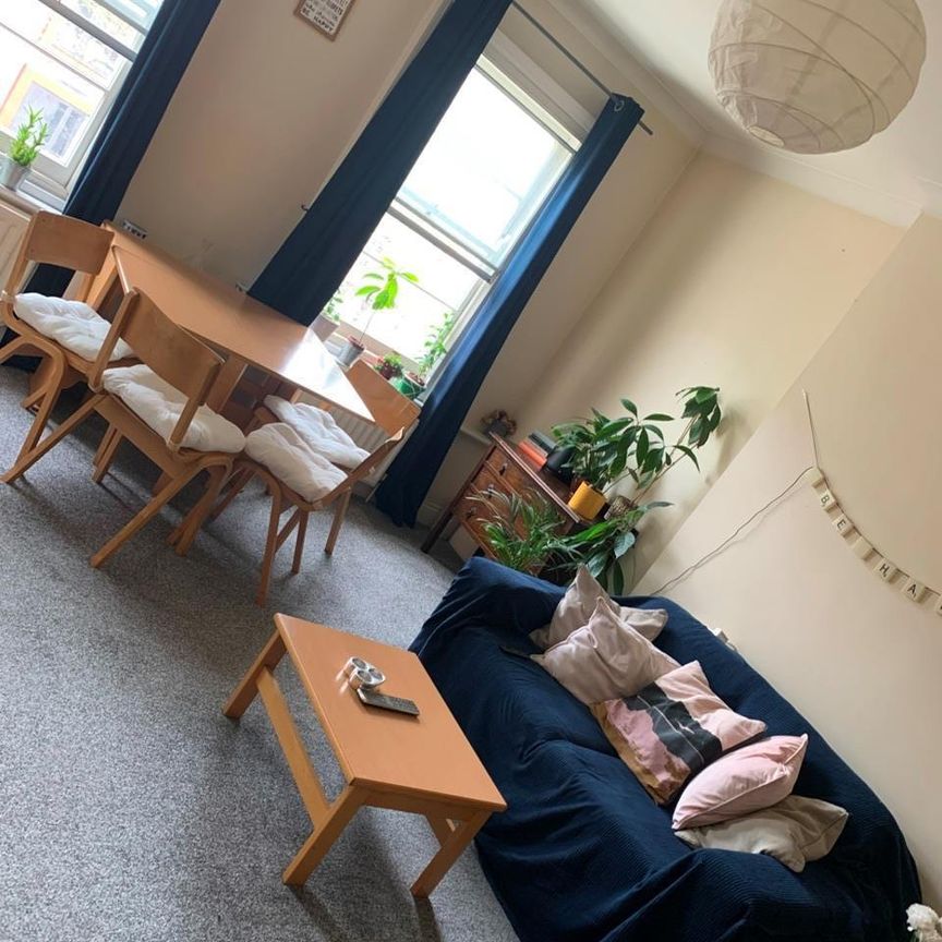 Room in a Shared Flat, Oxford Road, NW6 - Photo 1