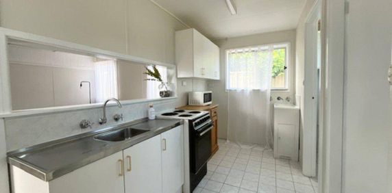 FULLY FURNISHED ONE BEDROOM GRANNY FLAT IN PICTURESQUE MANNING POINT - Photo 2