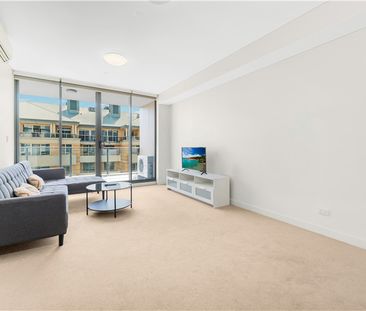 Spacious one bedder with study - walk everywhere! - Photo 1