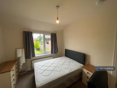 6 bedroom semi-detached house to rent - Photo 5