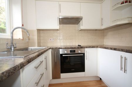 Hawkswell Walk, Woking - Photo 3