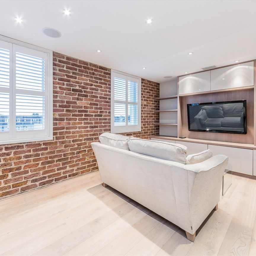 Kingston Road, Wimbledon, SW19, London - Photo 1