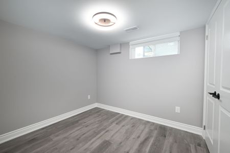 For Lease - 1295 Pinegrove Road Unit# Lower, Oakville, Ontario - Photo 4