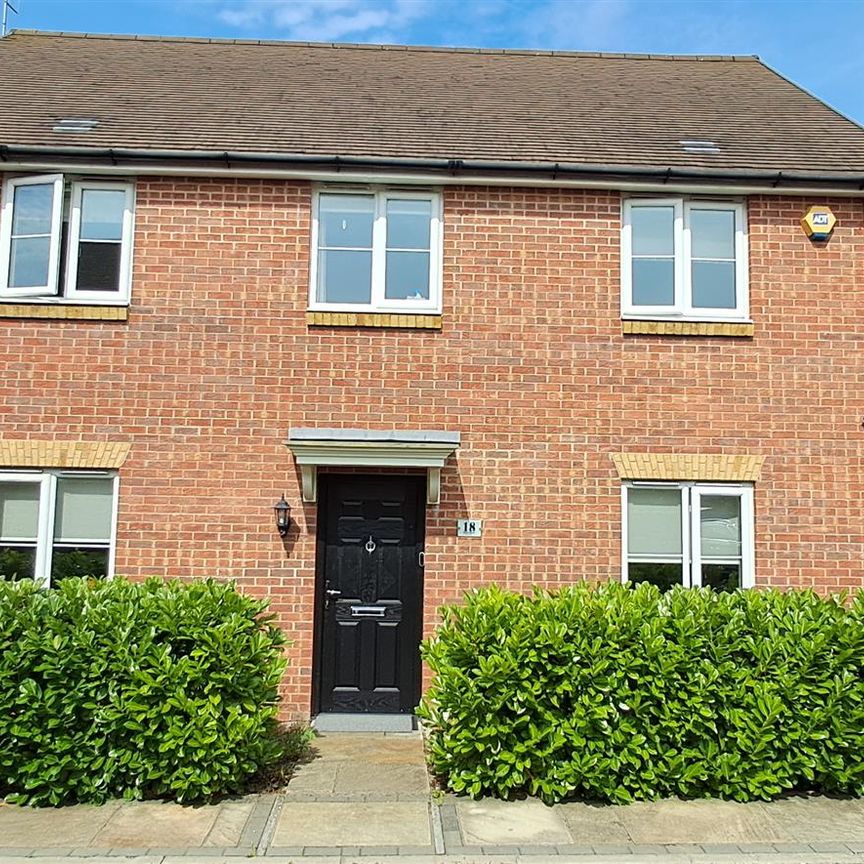 4 bed detached house to rent in Wright Close, Bushey, WD23 - Photo 1