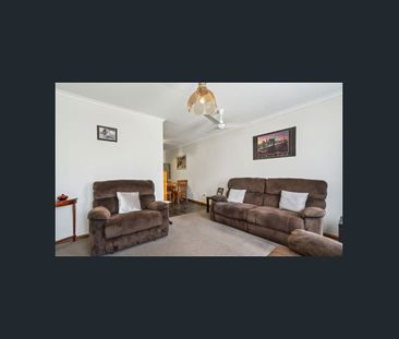 Well maintained single story unit. - Photo 3