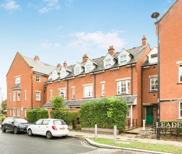 4 bedroom townhouse to rent - Photo 3