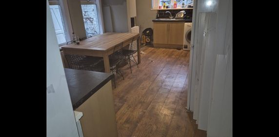 Bedsit, Wadham Road, L20 - Photo 2