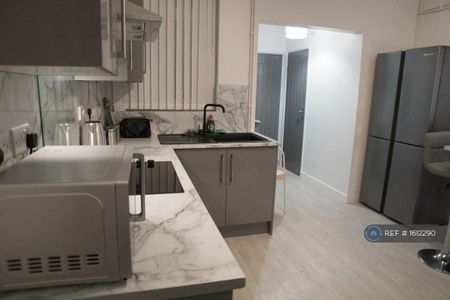 1 bedroom in a house share to rent - Photo 5