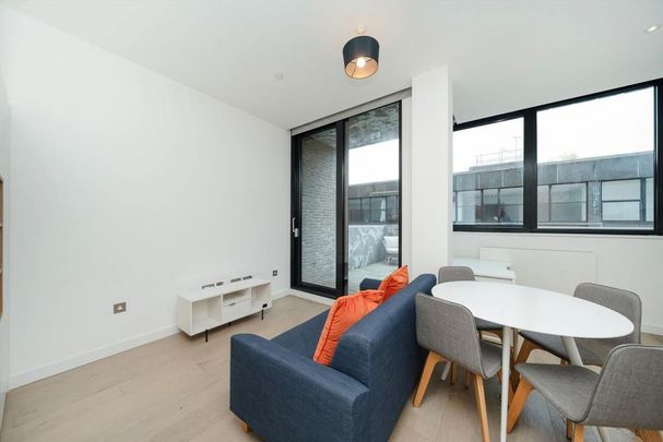 Studio to rent - Photo 1