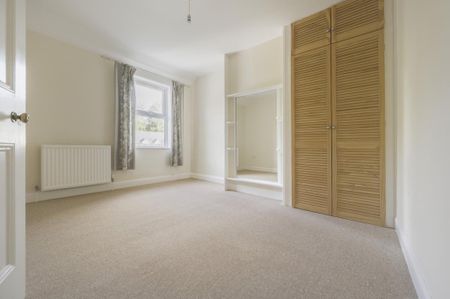 3 bedroom end of terrace house to rent - Photo 3