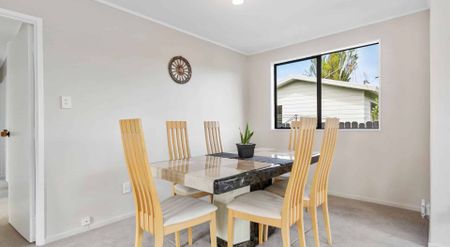 Fully Fenced, Refurbished 3-Bedroom Home in a Super Convenient Location - Photo 5