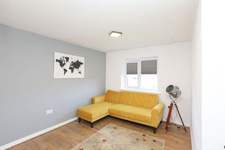 3 bedroom semi-detached house to rent - Photo 5