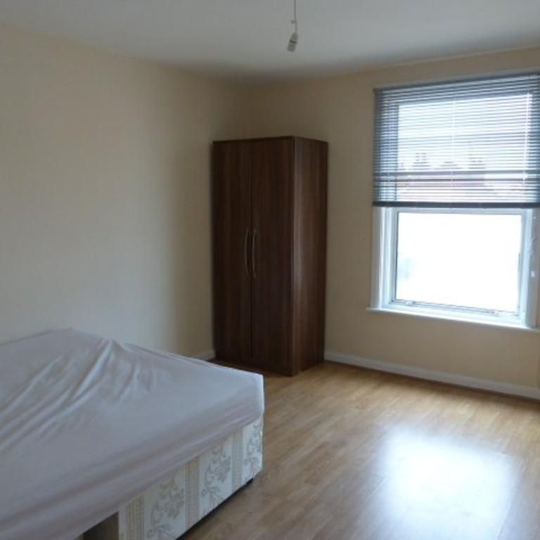 3 bedroom flat to rent - Photo 1