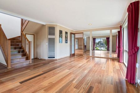 EFFORTLESS ENTERTAINING IN THE LAKES ESTATE - Photo 4