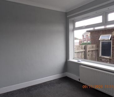 3 bedroom semi-detached house to rent - Photo 6