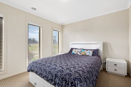 14 Mulligan Circuit, Officer VIC 3809 - House For Rent | Domain - Photo 4