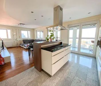 Top 4 Zi Wohnung im 19. Stock, Traumaussicht - Photo 2