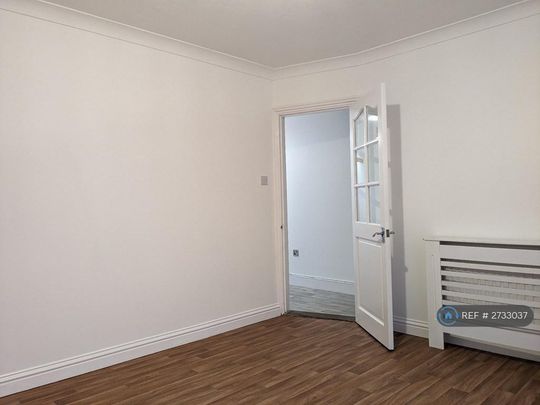 3 bedroom end of terrace house to rent - Photo 1