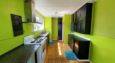 A Home with Personality! - Photo 3