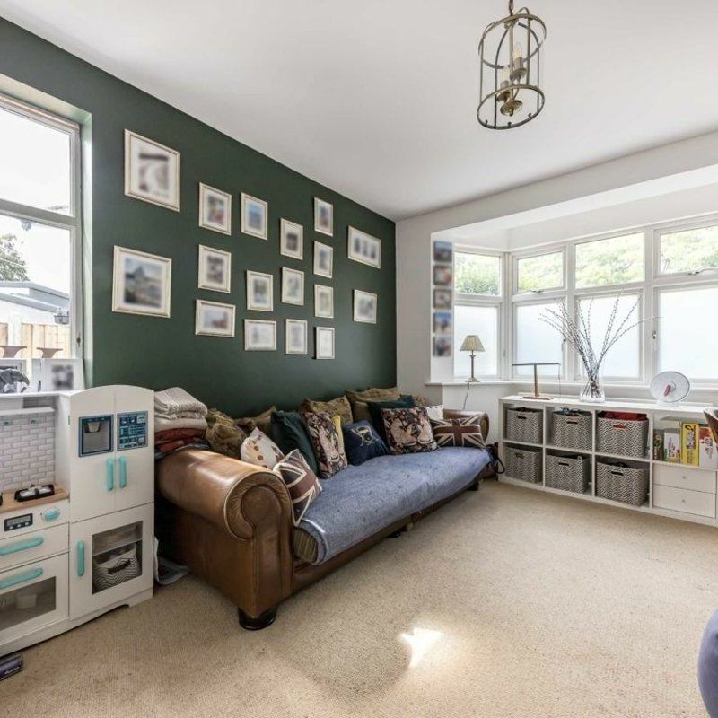 Manor Gardens, Acton, W3 - Photo 1