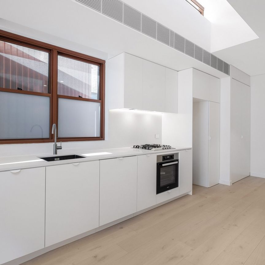 Modern two bedroom unit - 20% below market rent - Photo 1
